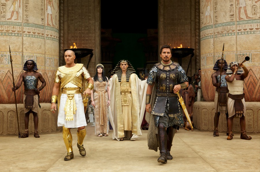 Joel Edgerton (Ramses), John Turturro (Seti) and Christian Bale (Moses) in Exodus: Gods and Kings