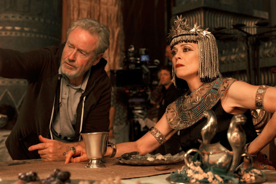 Ridley Scott and Sigourney Weaver (Tuya) on the set of Exodus: Gods and Kings