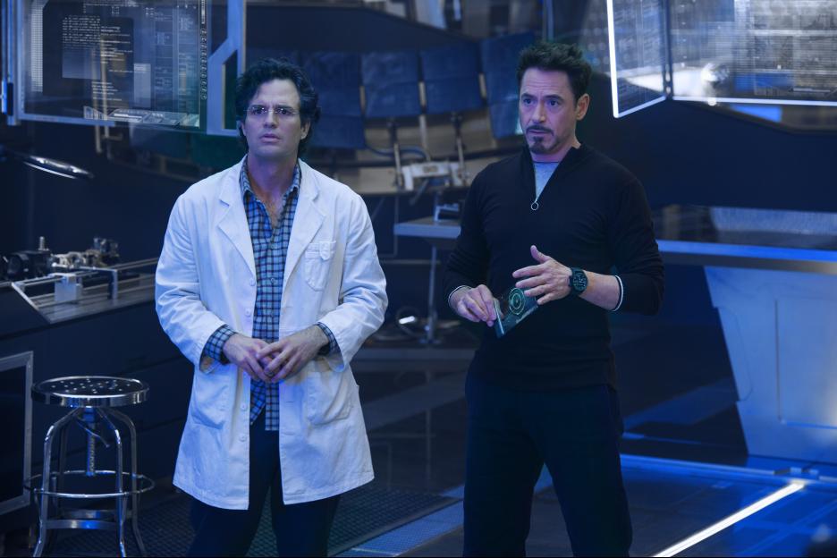 Mark Ruffalo (Bruce) and Robert Downey Jr. (Tony) in Avengers: Age of Ultron