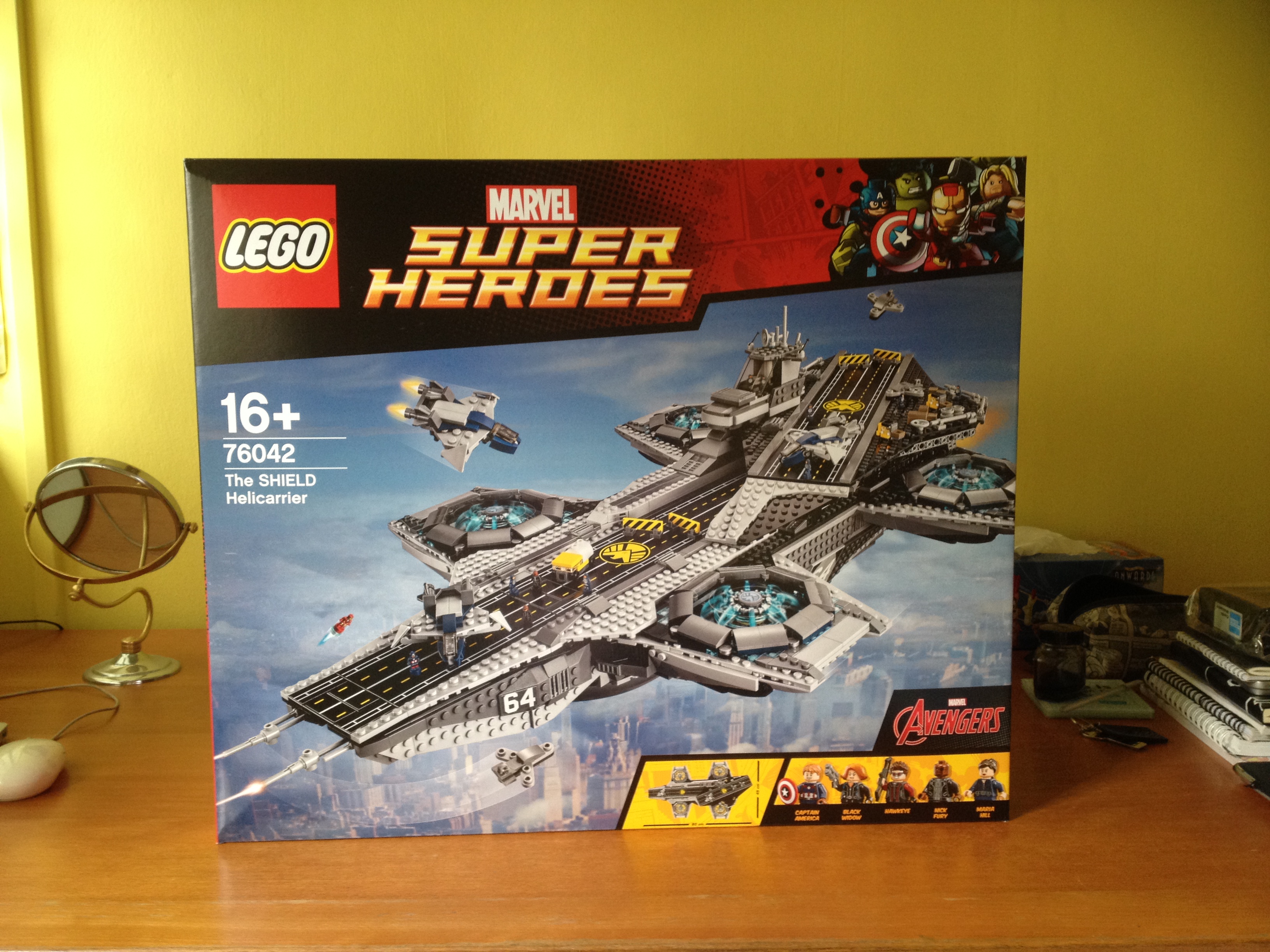 Lego SHIELD Helicarrier box set front