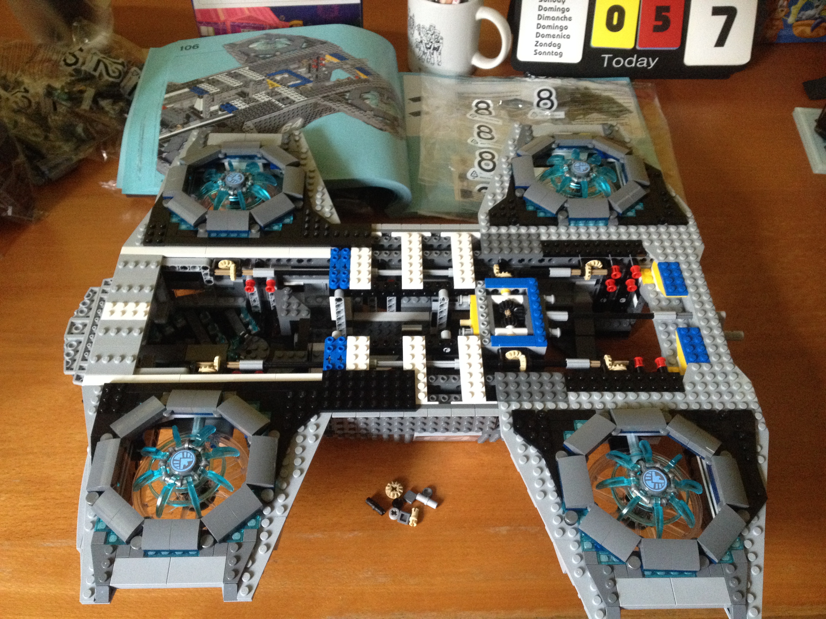 Lego SHIELD Helicarrier with four turbines